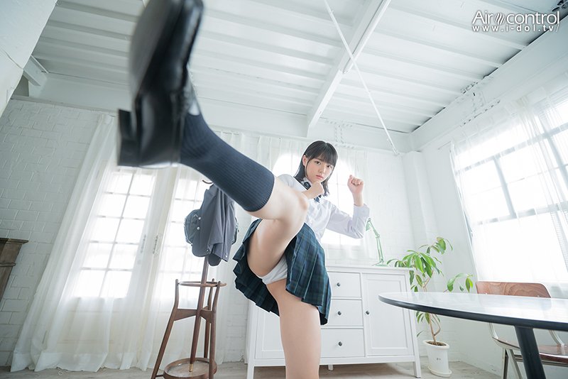 つばさちゃんとお部屋で制服デート。ブレザーもセーラーもたっぷり楽しめちゃいます！葉月つばさサンプル01