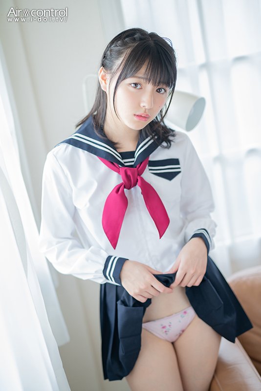 つばさちゃんとお部屋で制服デート。ブレザーもセーラーもたっぷり楽しめちゃいます！葉月つばさサンプル03